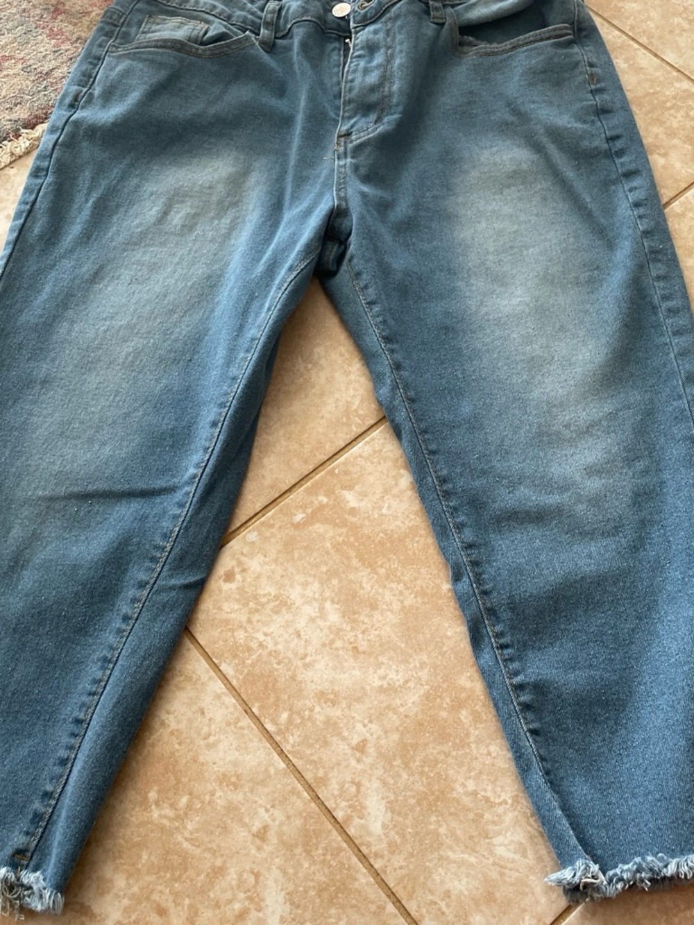 Women’s Cropped Ankle Jeans in Faded Blue